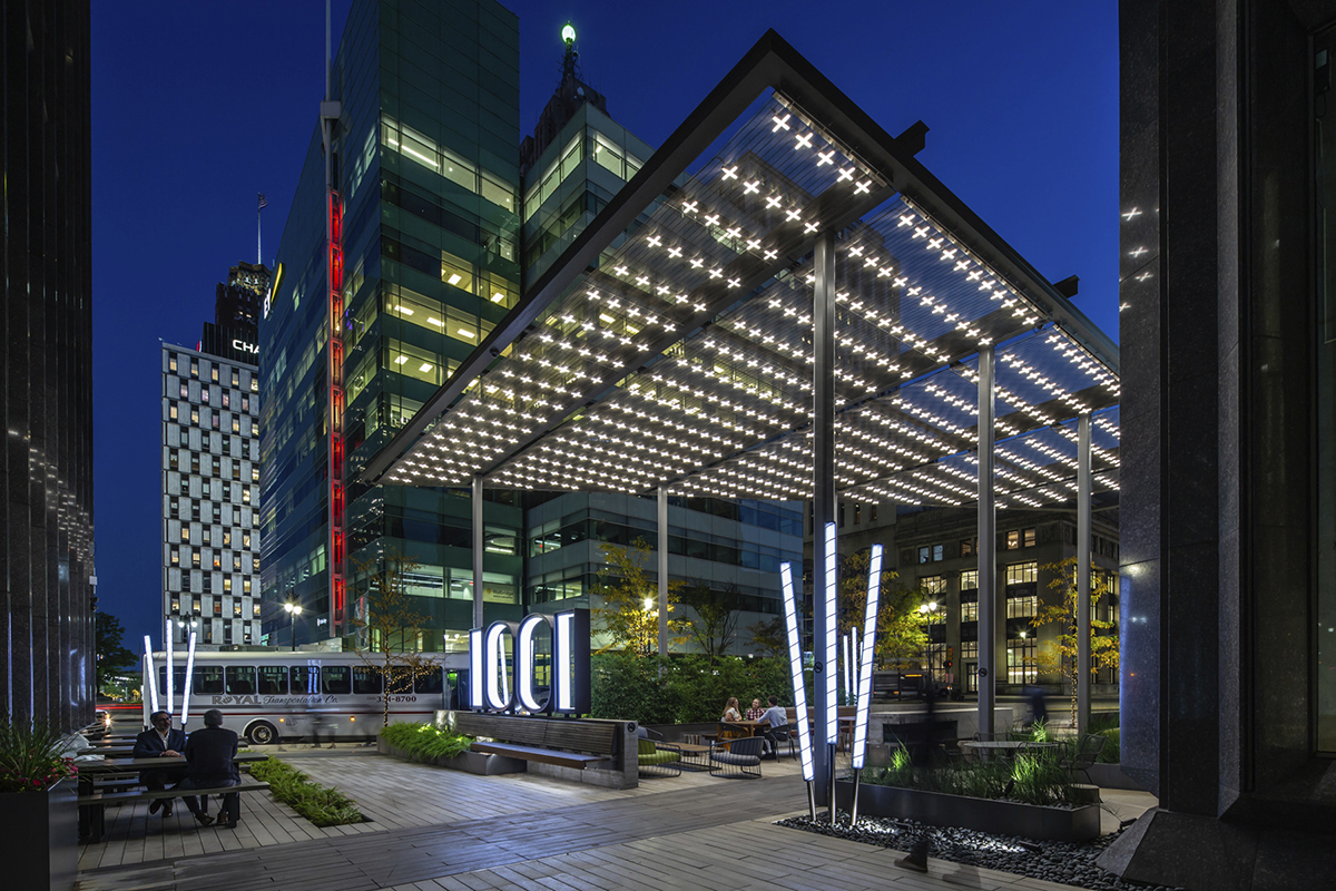 The redesigned plaza at 1001 Woodward, a downtown Detroit office tower, offers a pedestrian- and transportation-friendly space, creating a more welcoming experience for passersby. Photo courtesy of SmithGroup