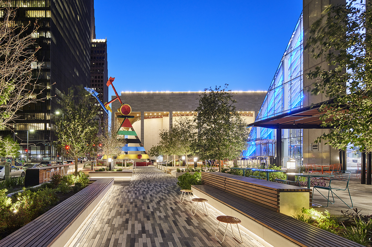 The reimagined plaza outside JPMorgan Chase Tower in Houston was once a bare concrete walkway housing a Joan Miró sculpture, but it now features green space and seating areas that give way to a more aesthetically pleasing lobby at the tower. Photo courtesy of HOK