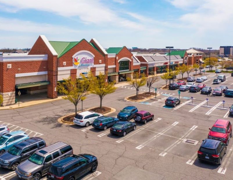 Giant Food grocery-anchored shopping center at Virginia Gateway