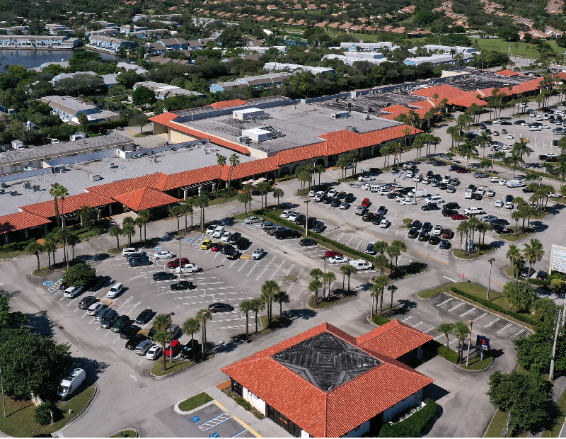 Bluffs Square Shoppes. Image courtesy of Sterling Organization