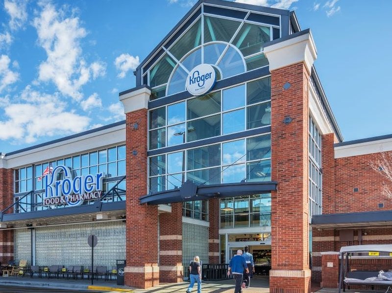 Exterior view of brick-clad Kroger store at Presidential Commons, San Antonio. Image courtesy of Sterling Organization