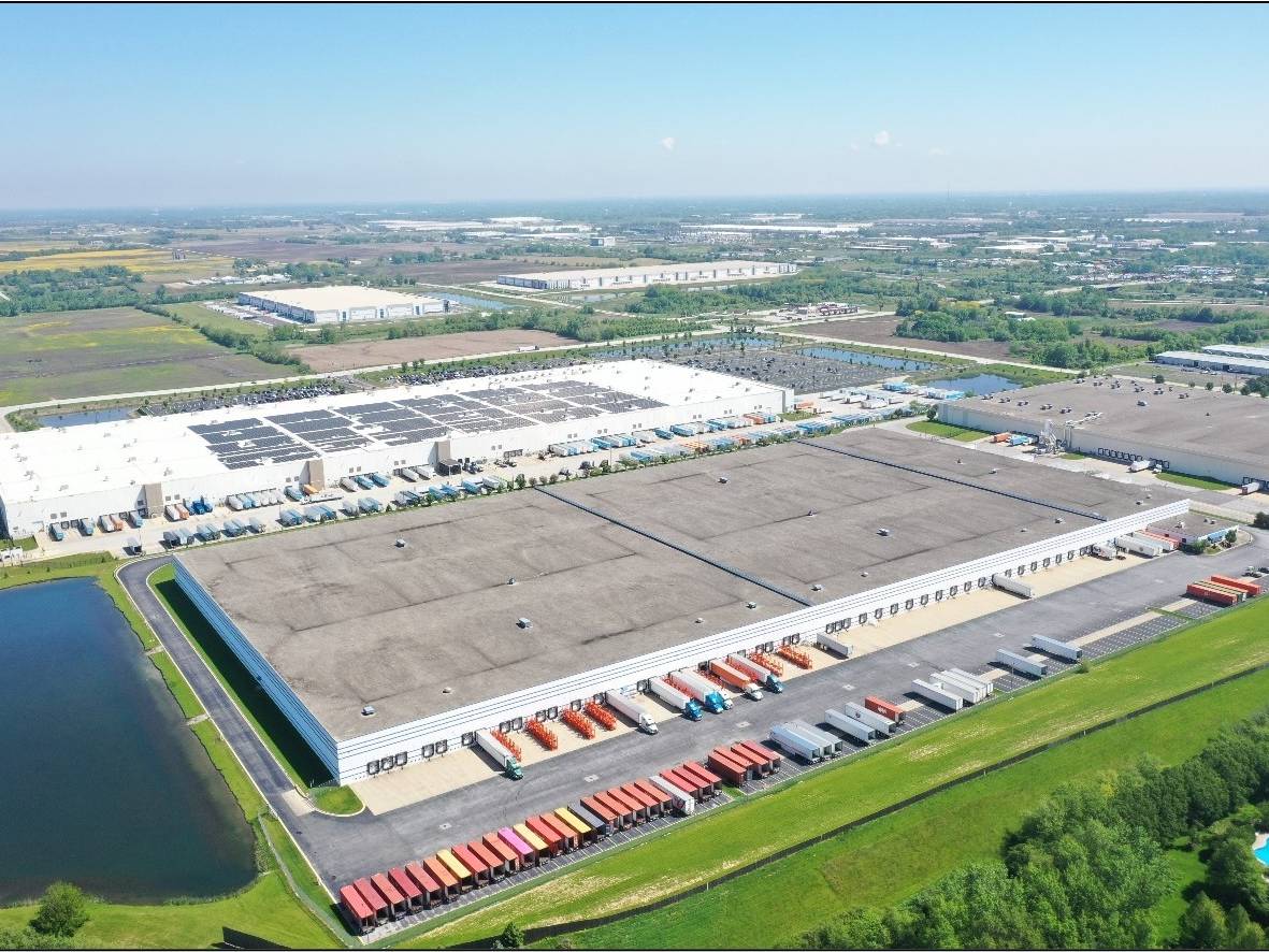 Aerial shot of a 718,709-square-foot industrial asset acquired by Venture One Real Estate and DRA Advisors in Monee, Ill., 28 miles from VenturePark65.