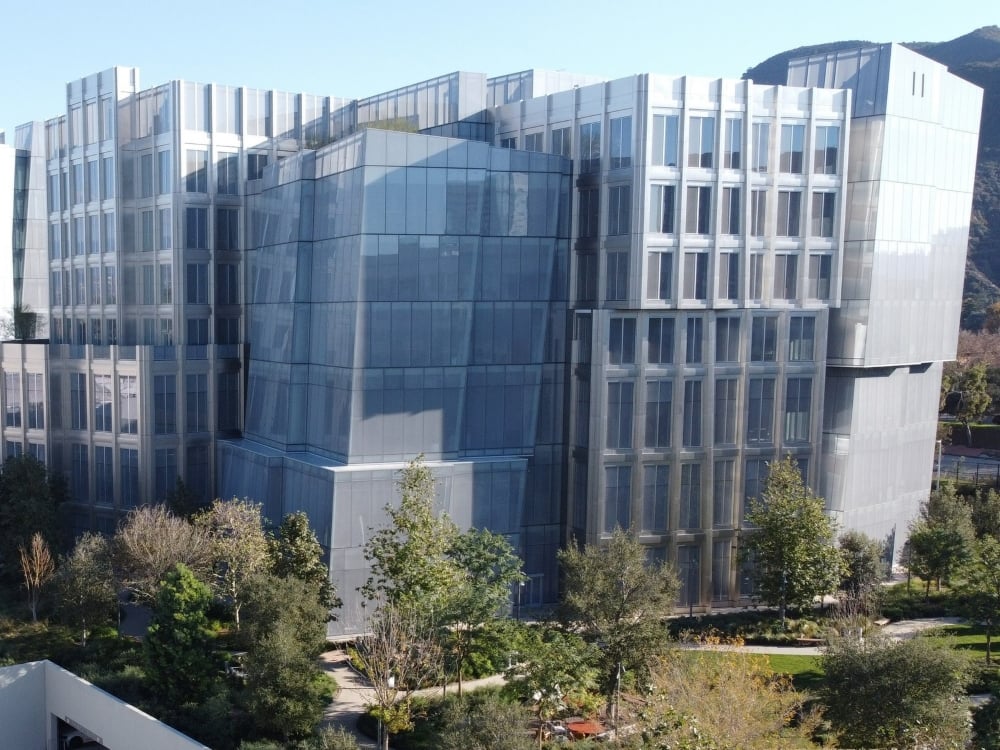 बरबैंक, कैलिफ़ोर्निया में 100-200 एस. कैलिफ़ोर्निया सेंट पर कार्यालय परिसर।
