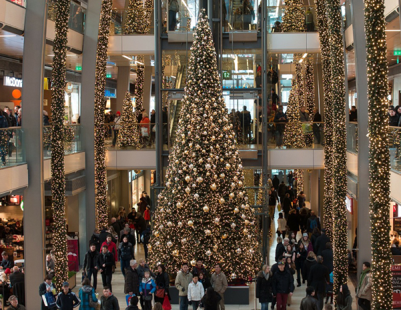 How Will Retail Perform This Holiday Season? - Commercial Property