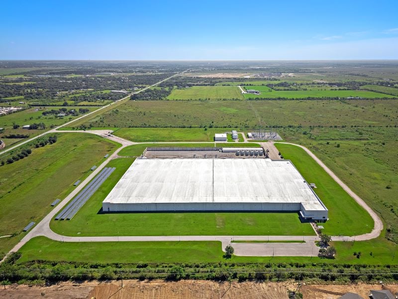 Serverfarm's HOU1, a 350,000 SF building on 197 acres