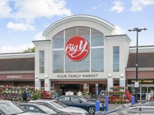 Exterior shot of Bethel Shopping Center