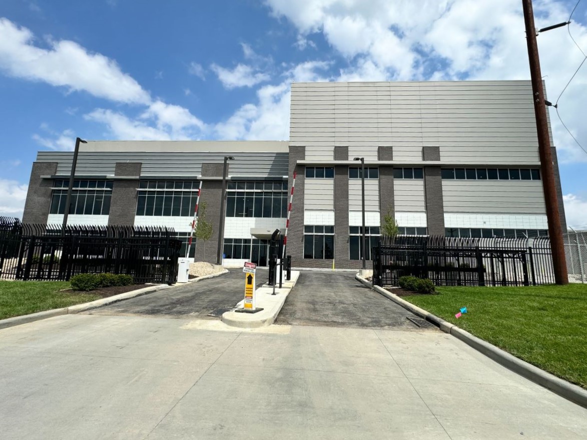 Exterior shot of COL4, a data center developed by Cologix in Columbus, Ohio.