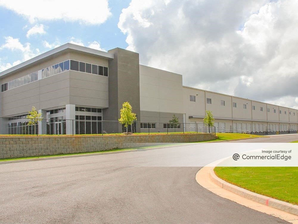 Exterior shot of Clayton Commerce Center in Ellenwood, Ga.