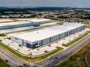 Exterior shot of Sunrise Commercial Center in Round Rock, Texas.