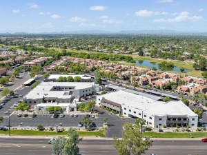 Exterior shot of Paradise Valley Plaza in Scottsdale, Ariz.