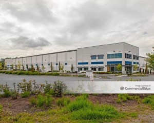 Exterior shot of 2606 16th St, NW, an industrial property in Puyallup, Wash.