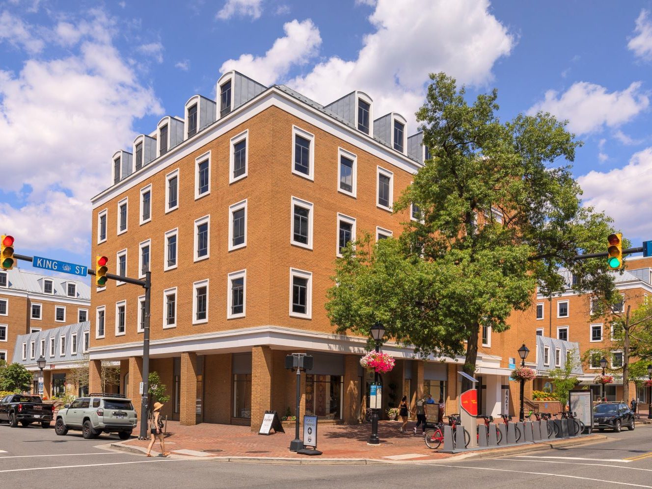 Exterior shot of Tavern Square, a 171,738-square-foot property in Old Town Alexandria, Va. The building covers an entire city block.