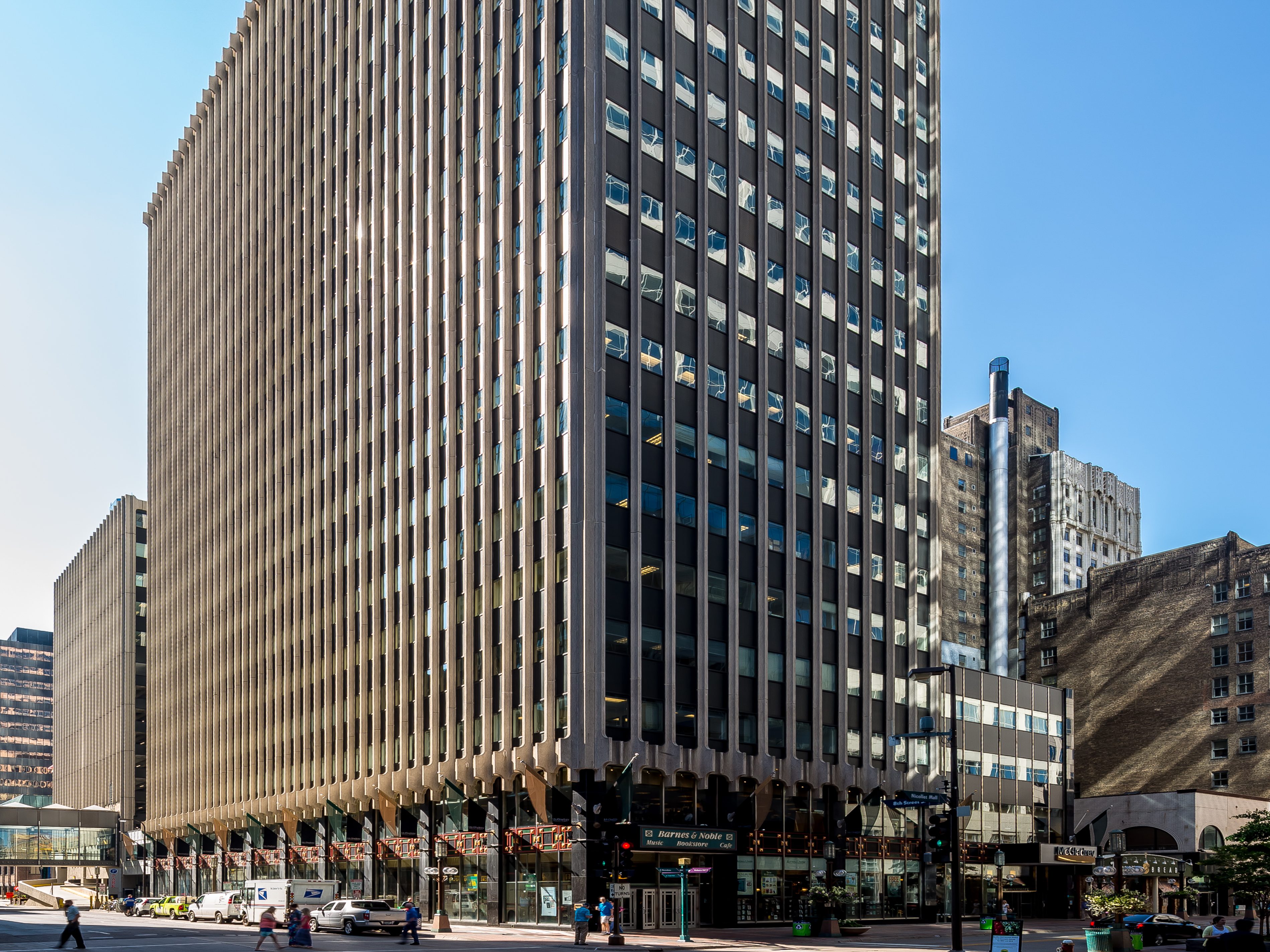 Exterior shot of RSM Plaza, a two-building office campus in downtown Minneapolis.